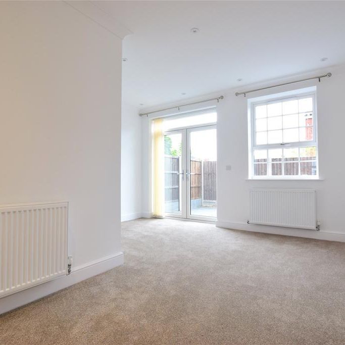 3 bedroom end of terrace house to rent - Photo 1