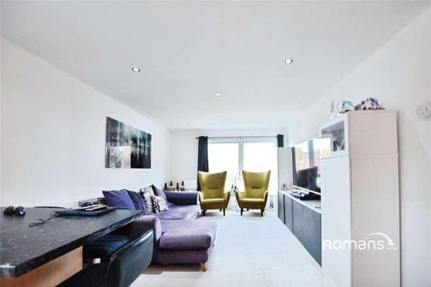 Keith Park Road, Uxbridge, UB10 - Photo 1