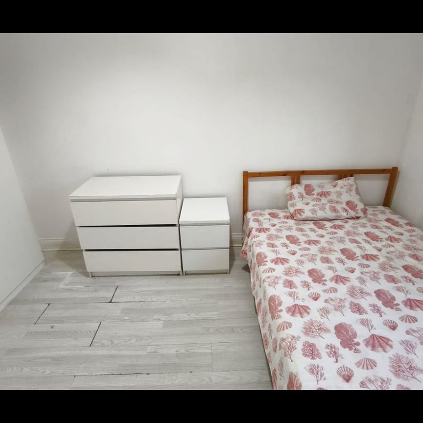 Room in a Shared House, Hilda Road, E16 - Photo 1