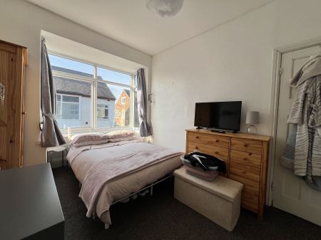 The Newlands, Cottingham Road - Photo 4