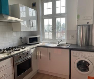 1 bedroom in a house share to rent - Photo 2