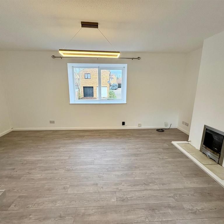 2 bedroom coach house to rent - Photo 1