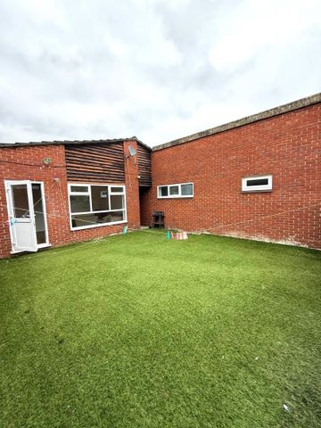 Limes Avenue, Chigwell - Photo 5