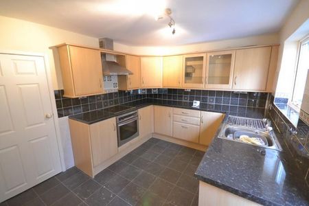 2 Bedroom Terraced To Let - Photo 3