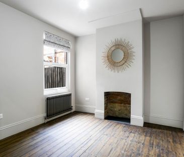 Guide Price £2,250 pcm - Available Now - Unfurnished - Photo 3