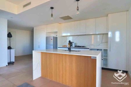 LUXURY APARTMENT IN THE HEART OF TRENDY TOOWONG - Photo 4