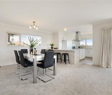 ELEVATED APARTMENT WITH SEA VIEWS - Photo 4