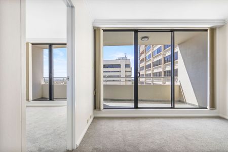 Spacious 1 Bedder in the Forum - Photo 3
