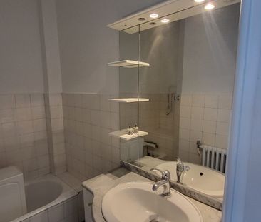 Location Appartement 2 pièces 46m² ANNECY 74000 - Photo 4