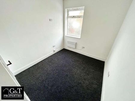 Long Lane, Halesowen, B62 - Photo 2