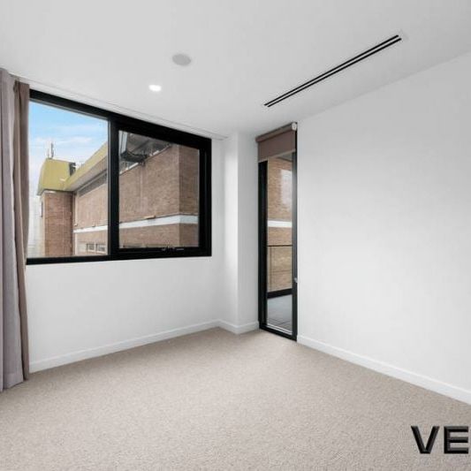 LUXURY APARTMENT IN THE HEART OF BRADDON - Photo 1