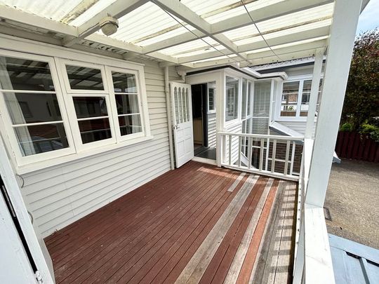 Spacious 3-Bed Bungalow Just Off Dominion - Photo 1