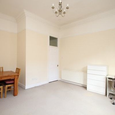 Cecil Street, Hillhead, G12 - Photo 1