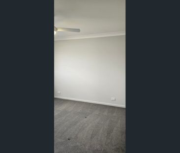 “Effortless Contemporary Living Close to Shops, Schools & the Lake” - Photo 5