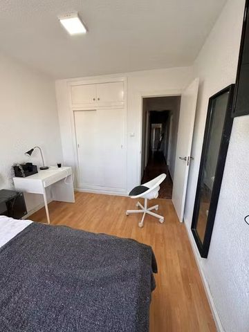 Carrer Sants Just i Pastor, Valencia, Valencian Community 46022 - Photo 5