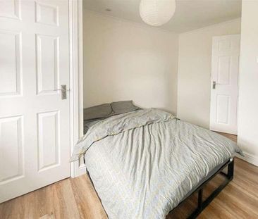 Queens Gardens, Eastbourne, BN21 - Photo 5