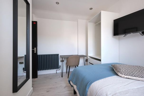 6 bedroom semi-detached house to rent - Photo 1