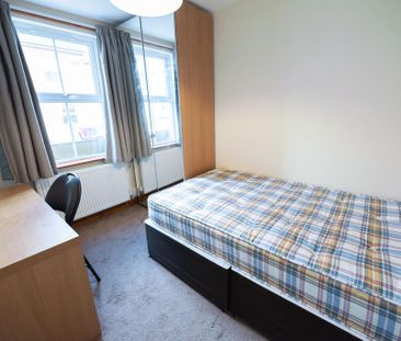 4 bedroom terraced house to rent - Photo 3