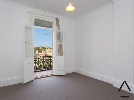 Two Bedroom Terrace in Fantastic Location! - Photo 3