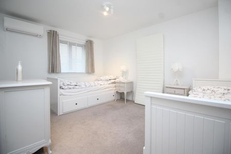 4 bedroom townhouse to rent - Photo 2