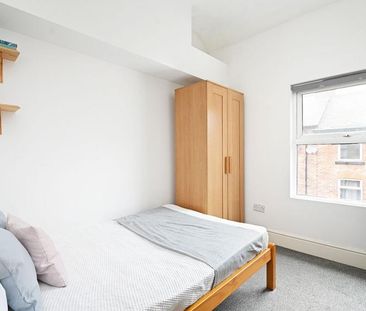 4 bedroom terraced house to rent - Photo 6