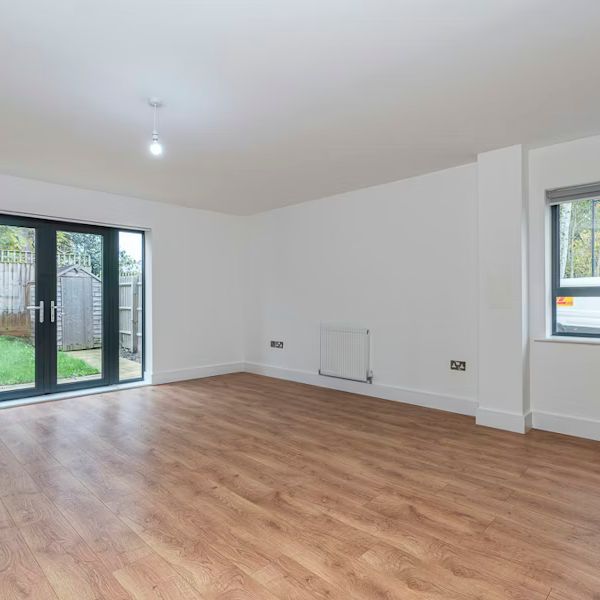 4 bedroom house - Photo 1