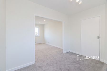 2 bedroom maisonette to rent Stamford Green Road, Epsom, Surrey, KT18 - Photo 2