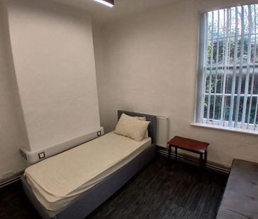 3 bedroom apartment to rent - Photo 5