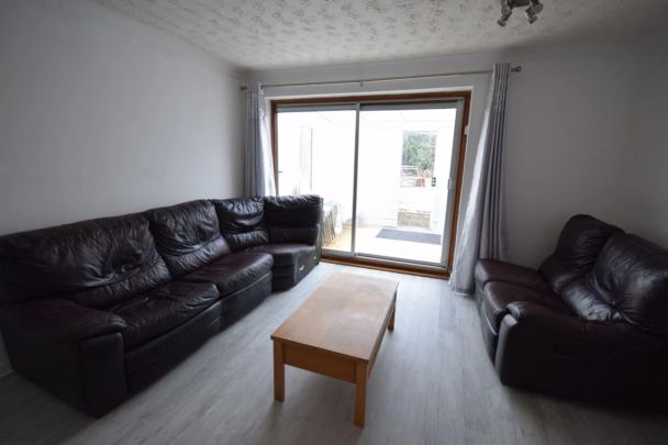 To Rent Bryant Road, Wallisdown, Poole, BH12 £1,880 pcm Tenancy Info - Photo 1