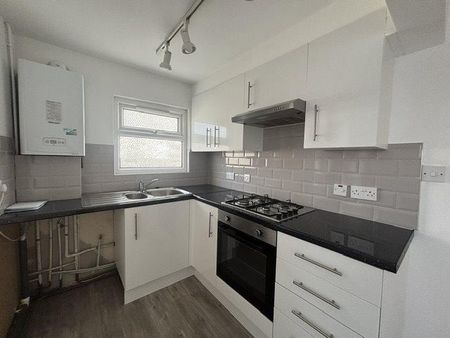 2 bedroom semi-detached house to rent - Photo 4