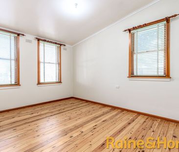 Charming Family Home - Photo 4