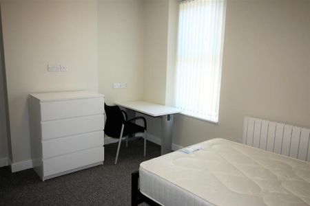 3 bedroom private hall to rent - Photo 4