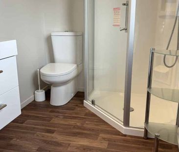 Lovely 3-Bedroom Apartment with Stunning Views in Sunnynook - Photo 2