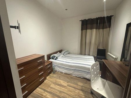 House share to rent - Photo 2