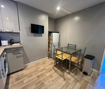 Flat to rent on - Photo 5