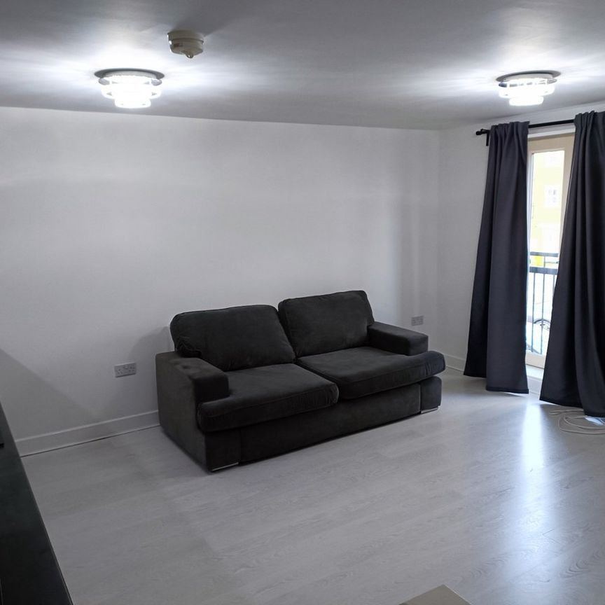 2 Bed Terraced House, Holts Crest Way, LS12 - Photo 1