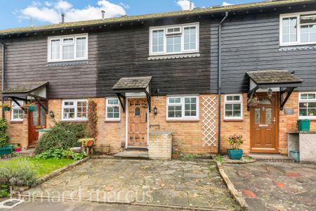 Middle Lane, Epsom - Photo 3