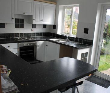2 bedroom terraced house to rent - Photo 2