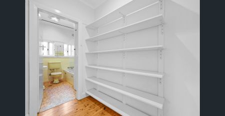 Ideal Family Home Close to the Beach - Photo 5