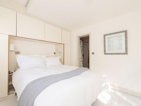 3 bedroom mews to rent - Photo 4