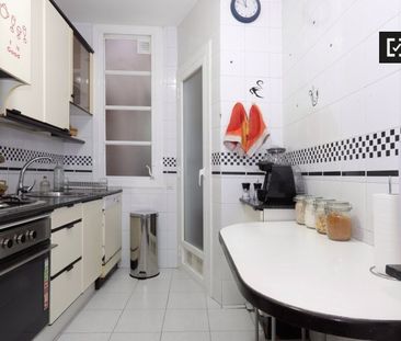 barcelona, Catalonia 08026 - Photo 2