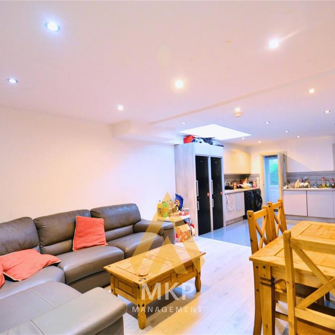 7 bedroom terraced house to rent - Photo 1