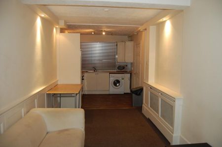 4 bedroom apartment to rent - Photo 2