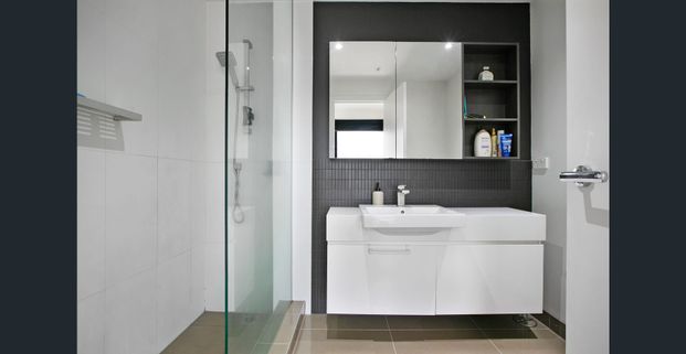 Stunning Two Bedroom Apartment !! - Photo 1