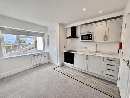 Studio to rent - Photo 2