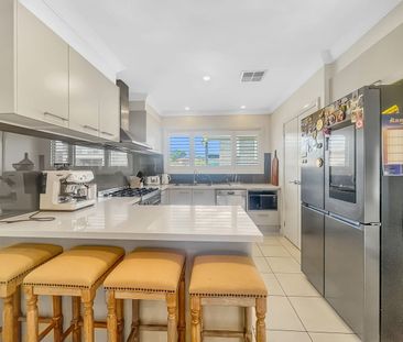 MODERN CONTEMPOARY FAMILY HOME IN THE MOST SOUGHT OUT POCKET OF BAS... - Photo 3