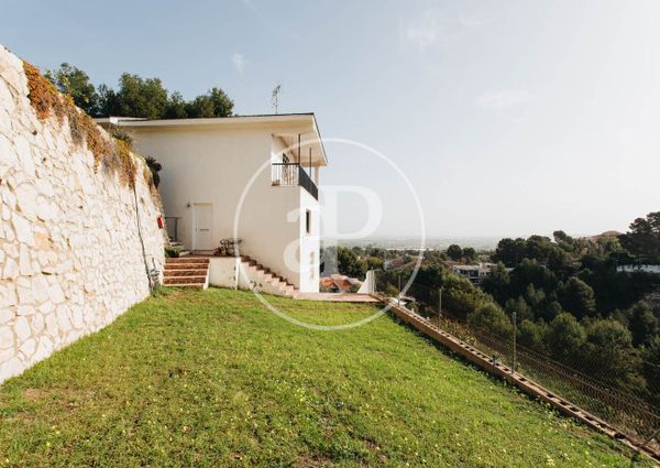 Villa with wonderful views in Calicanto