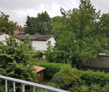 Geräumige 2-Zimmerwohnung mit großem Balkon im 2. OG - Aufzug im Ha... - Photo 1