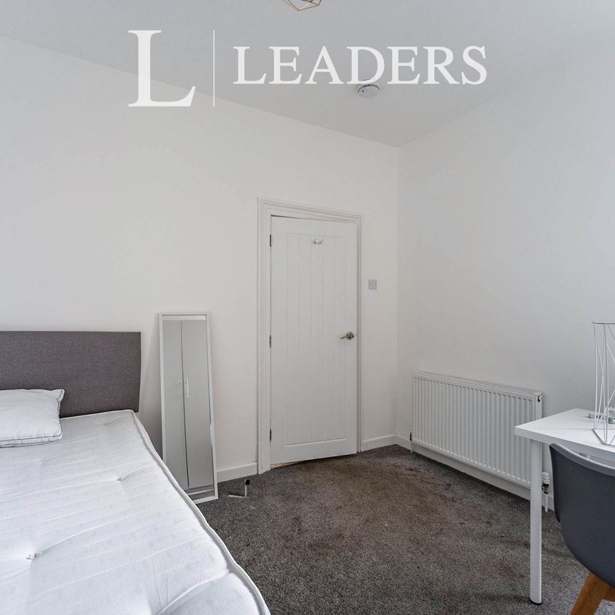 5 bedroom house to rent Bradford Road, Southsea, PO5 - Photo 1