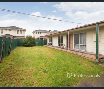 Stylish 3-Bedroom Residential Unit in Springvale - Photo 5